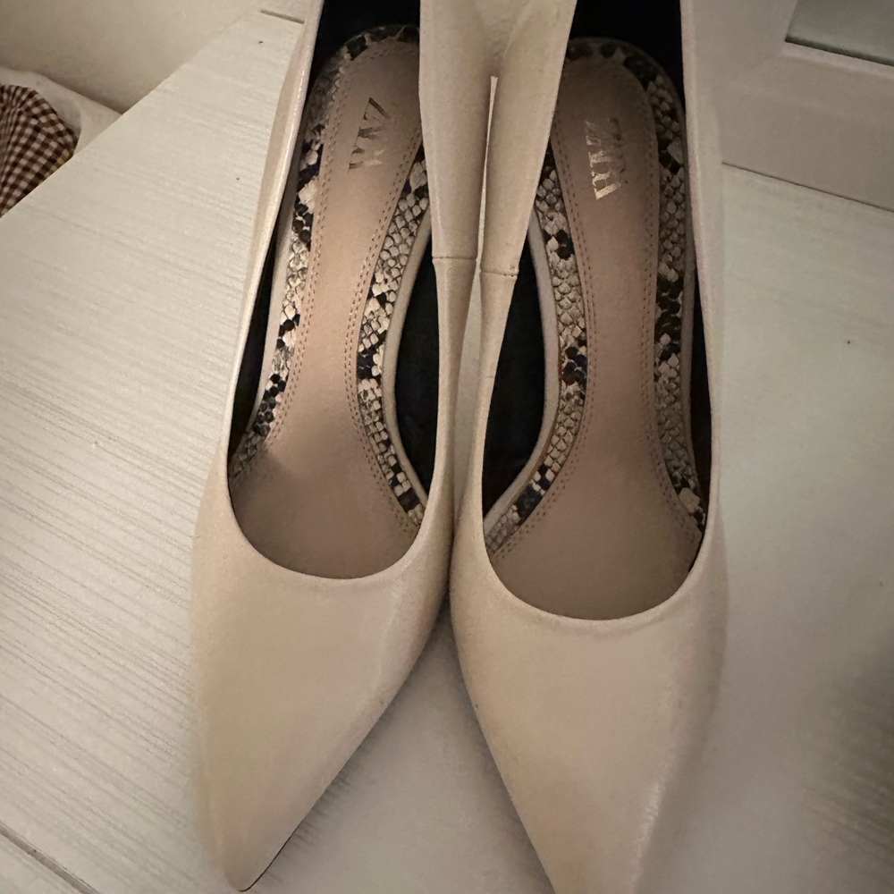 Zara Women's Cream Heels